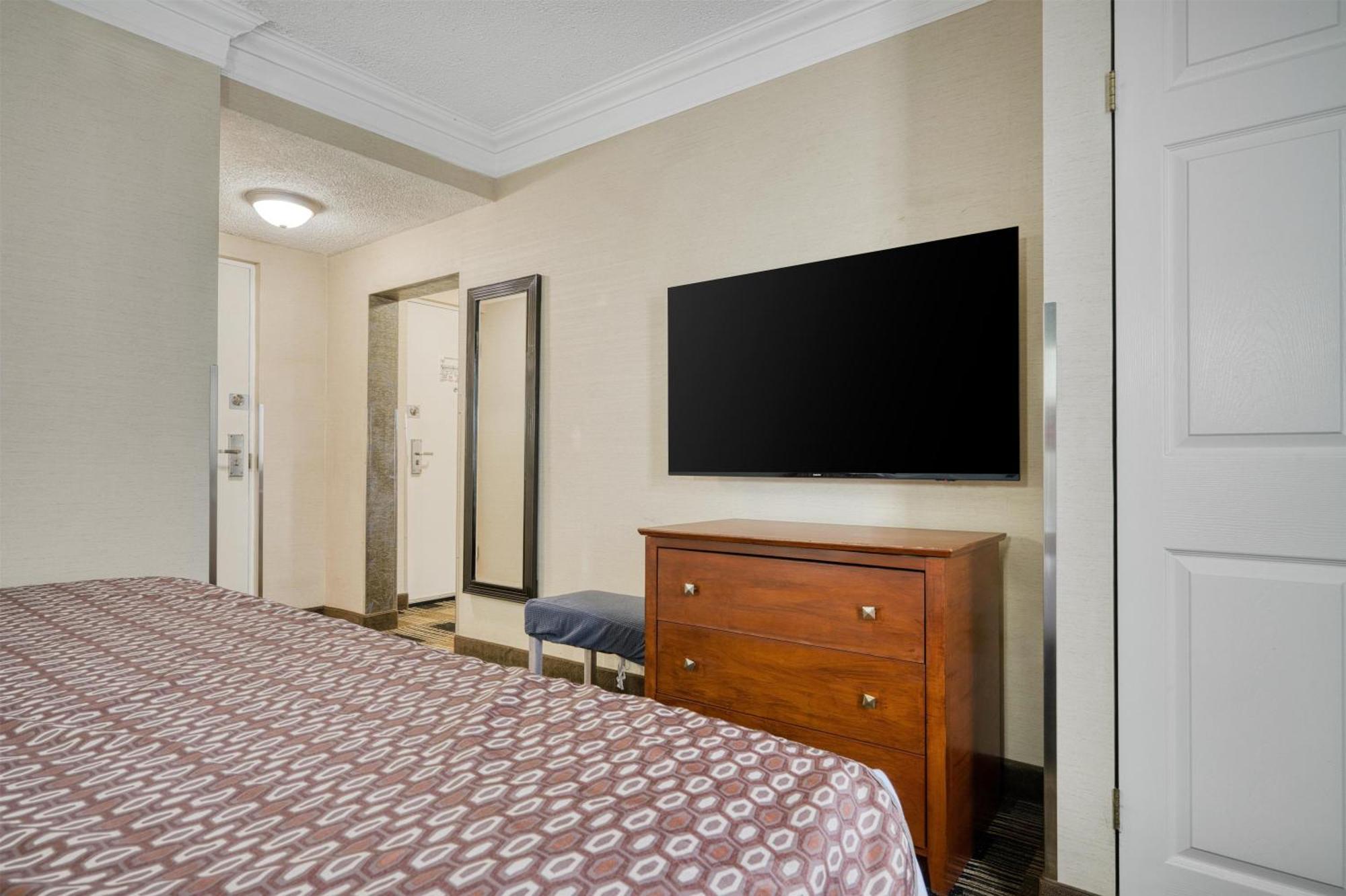 King Suite Sofa Bed Separate Sitting Area Non-Smoking